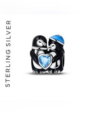 🌟 S925 Sterling Silver Winter Style-Penguin Holding Heart Charm